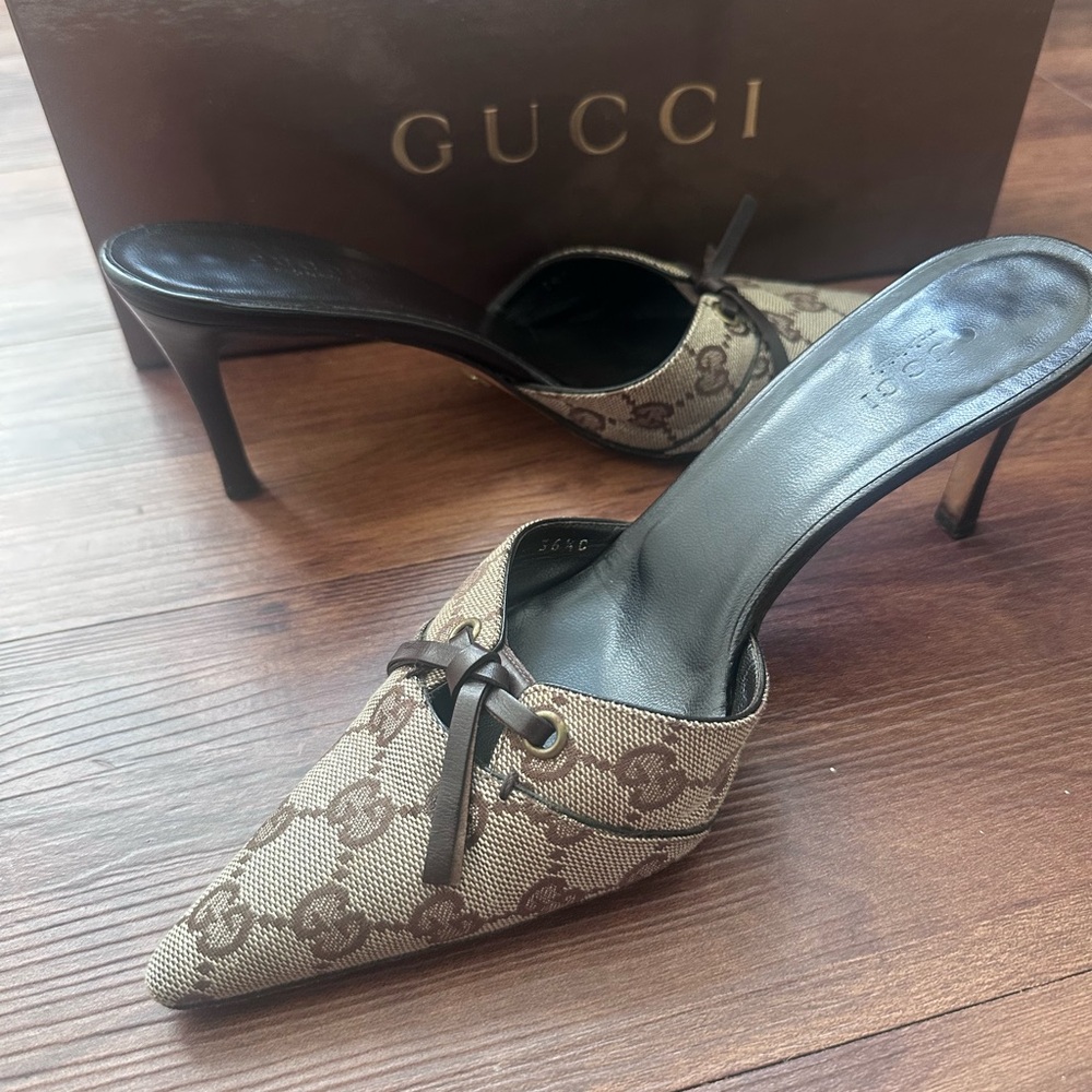 Vintage Gucci GG Logo Heels